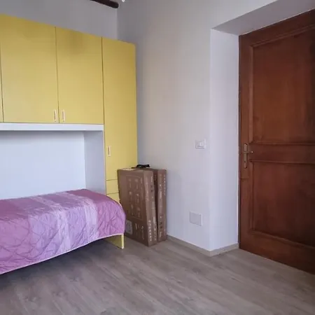 Πανσιόν Laura *